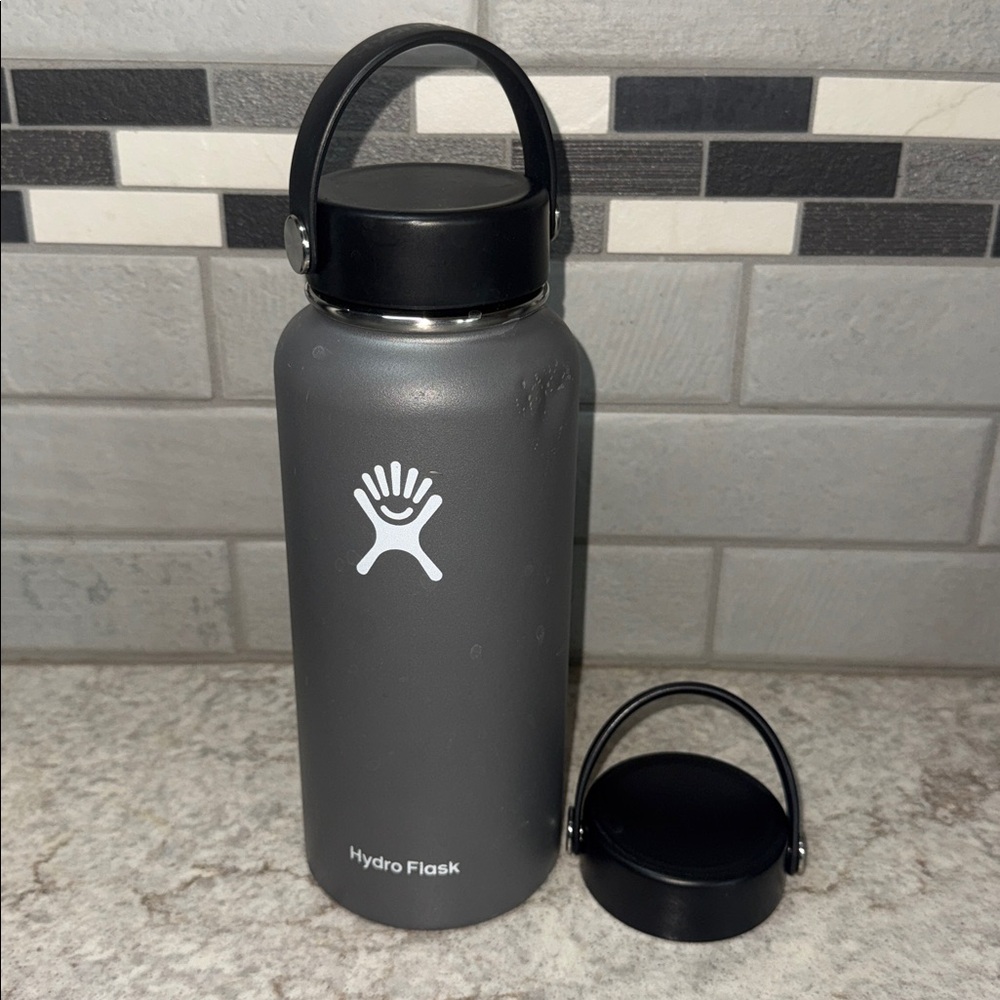 Hydro flask 32 Oz Gray 2 lids pre owned has dents